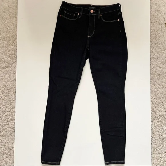SOLD- Banana Republic Curvy Mid Rise Skinny Jeans - Picture 7 of 15